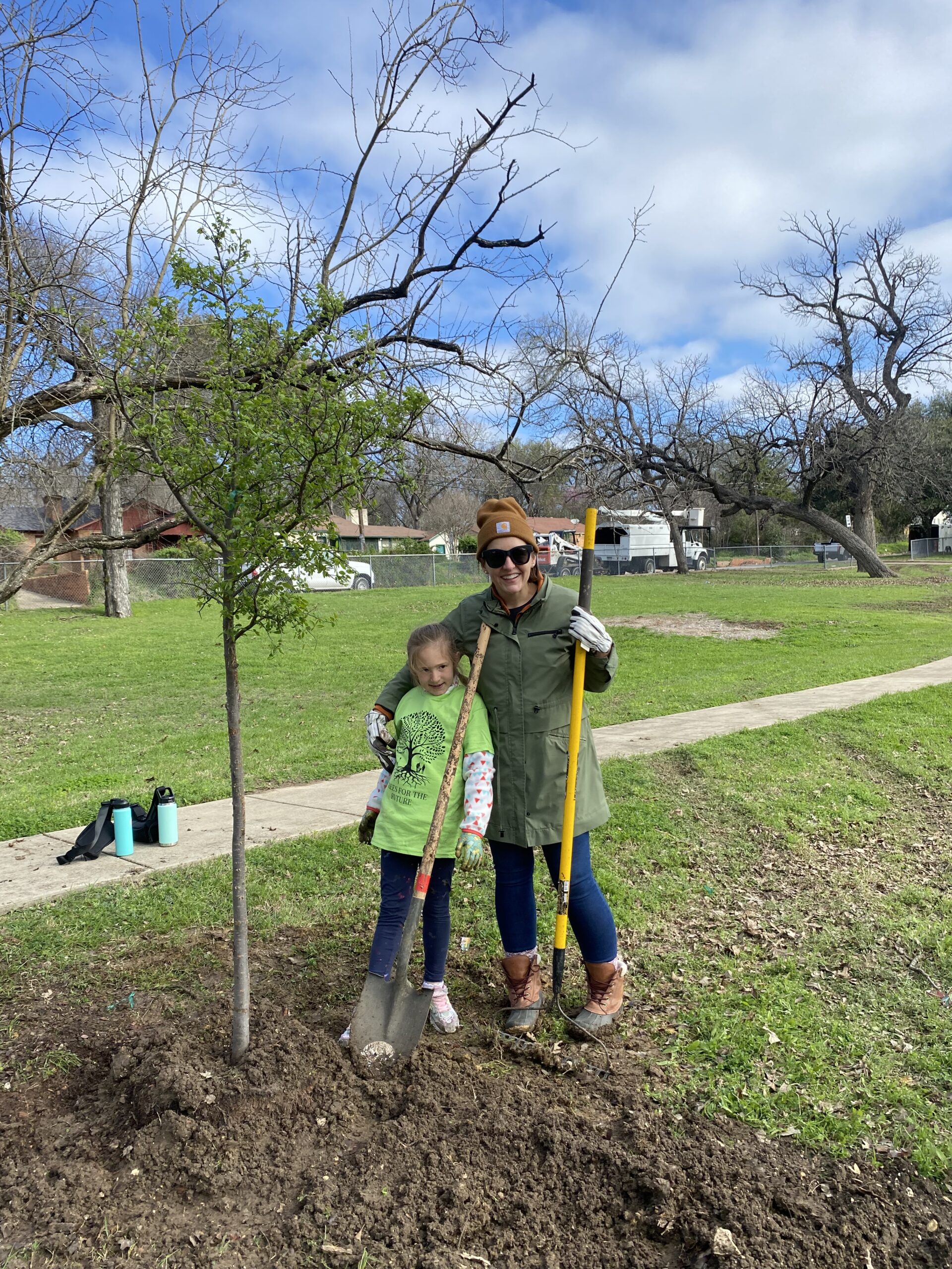 Volunteers at Glendale Park planting